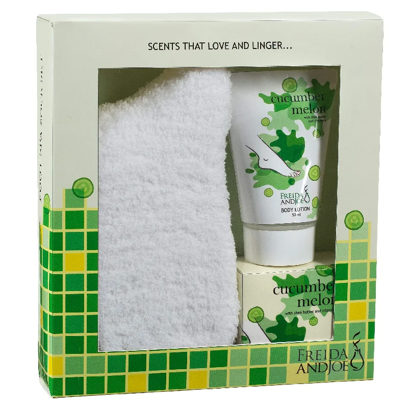 Foot Spa Gift Set in Cucumber Melon Fragrance with Soft Plush Socks